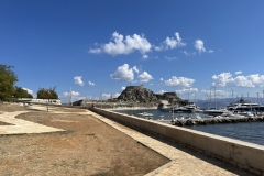 Corfu-Town-jalutuskaik-kindluse-poole