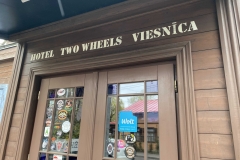Sobralik-Two-Wheels-hotell